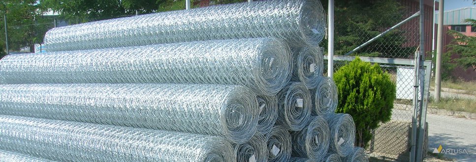 Rouleaux de grillage hexagonal à double torsion dans notre usine